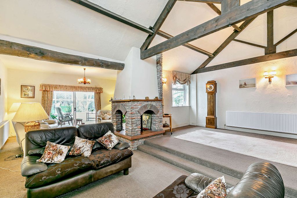Property photo 3 of 19 Snug