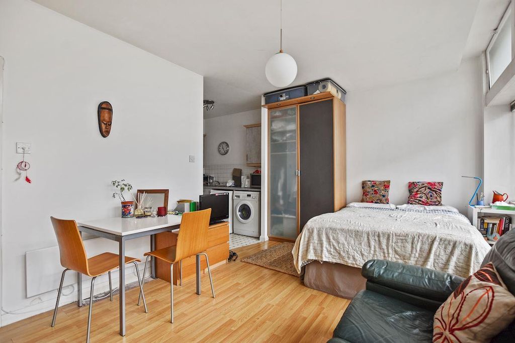 Property photo 3 of 10 Metro Central Heights