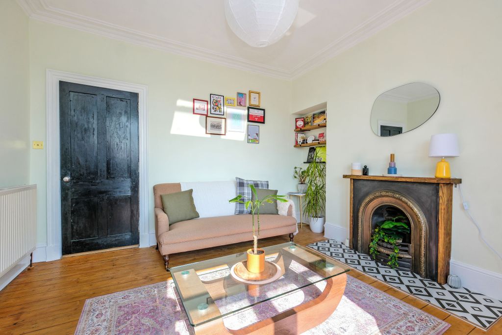 Property photo 3 of 27