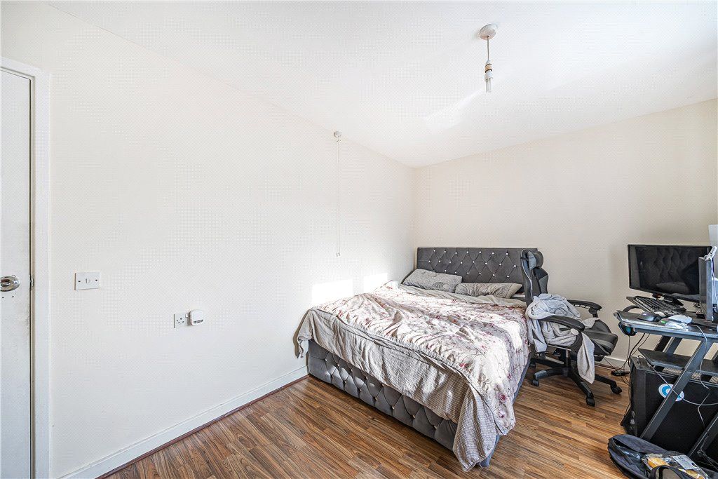 Property photo 2 of 18 Bedroom