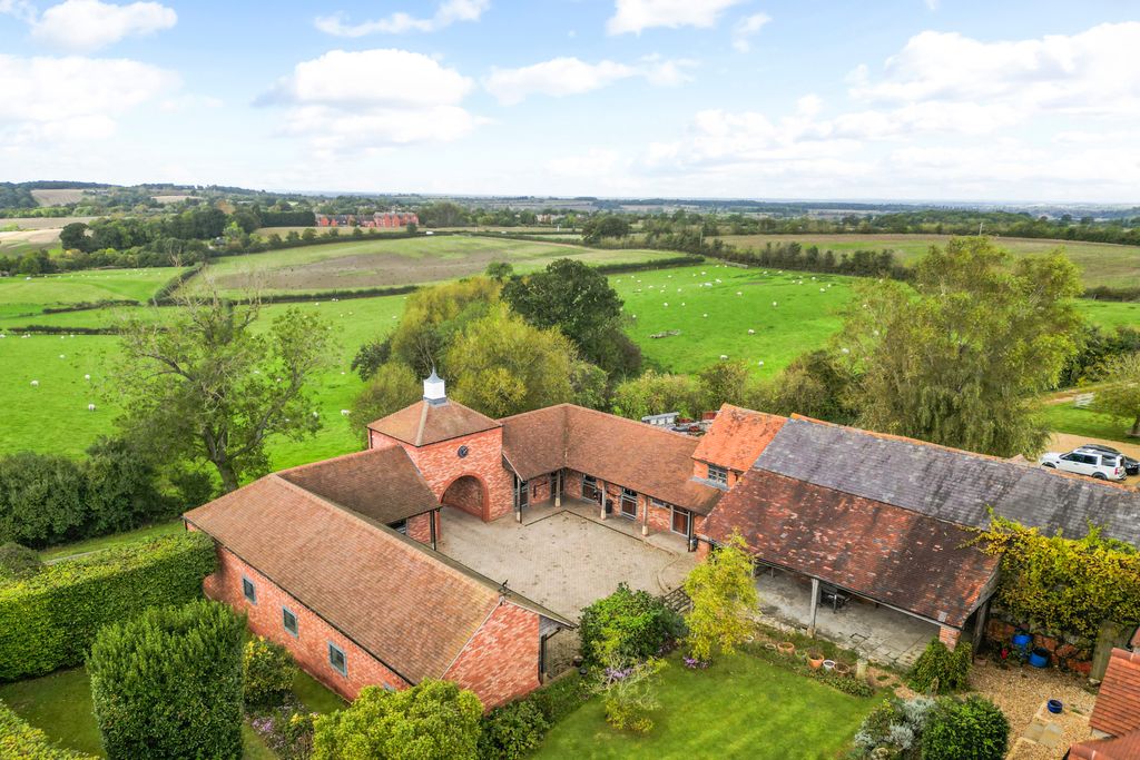 Property photo 2 of 26