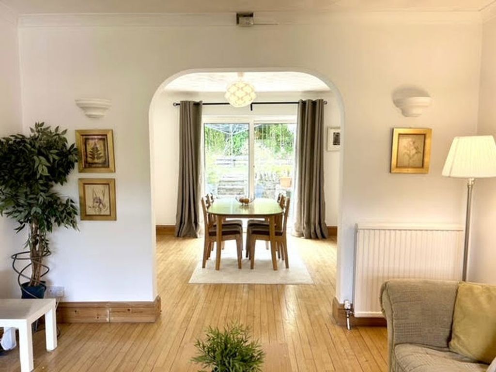 Property photo 3 of 8 A Spacious And Inviting Large Modern Living Room F...