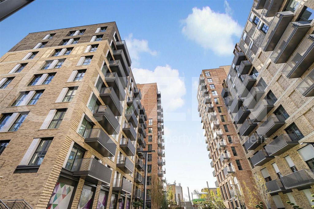 Property photo 3 of 18 Union Court