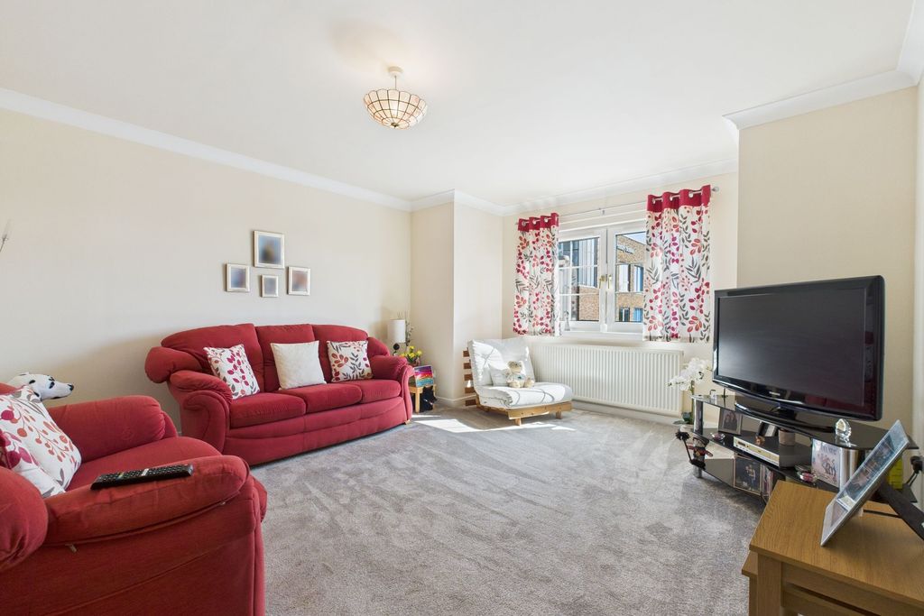 Property photo 2 of 10