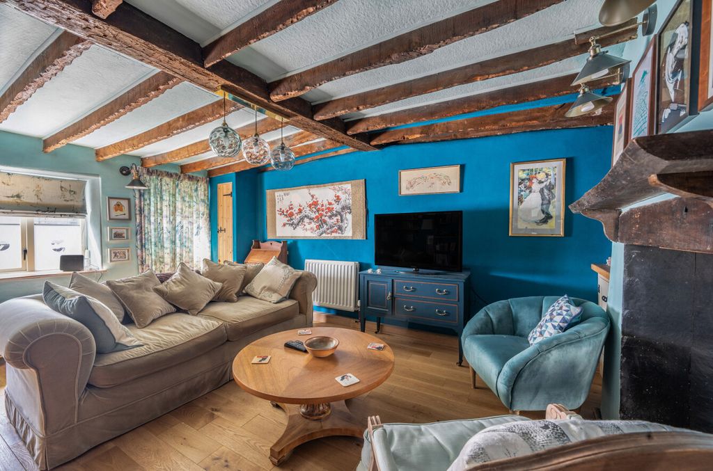 Property photo 2 of 21 Living Room