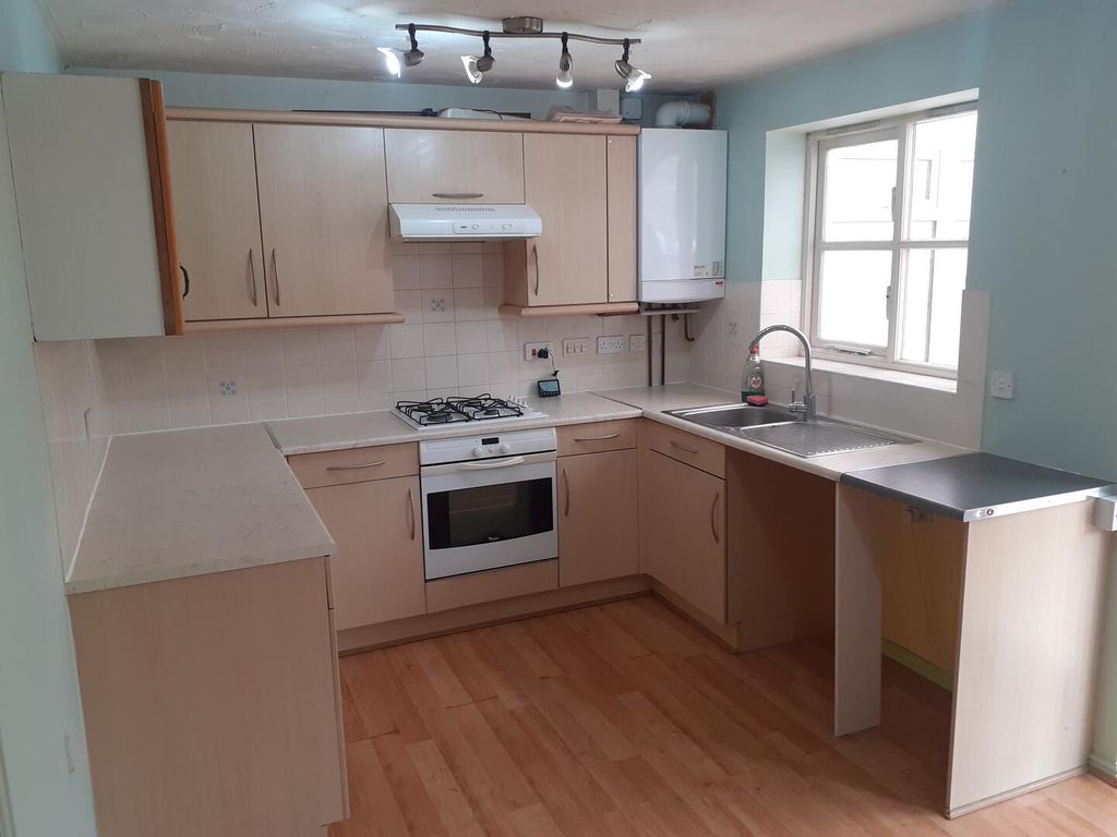 Property photo 2 of 14 Kitchen