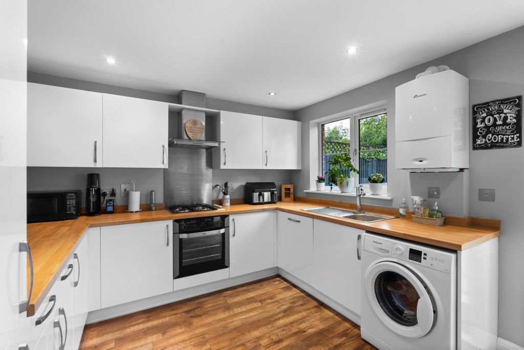 Property photo 2 of 18 5417825