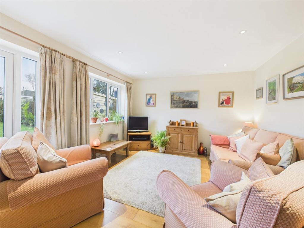 Property photo 2 of 12 Cam05080G0-Pr0249-Still015.Jpg