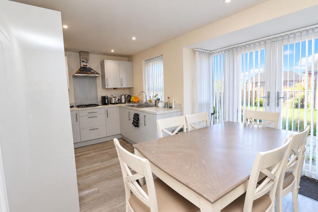 Property photo 3 of 14 Kitchen/Diner