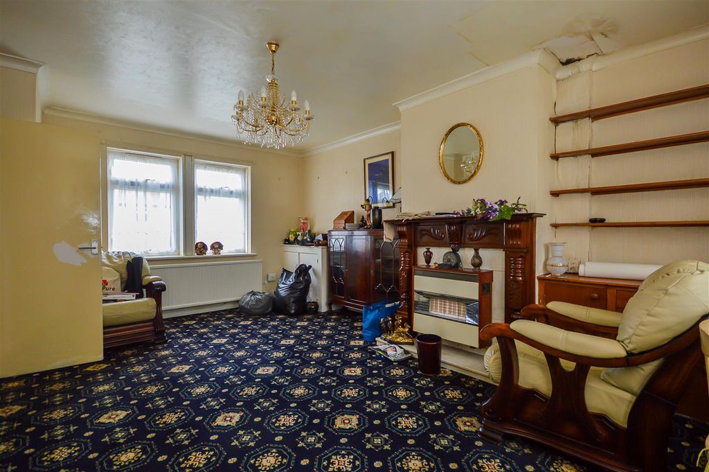 Property photo 3 of 10 Living Room