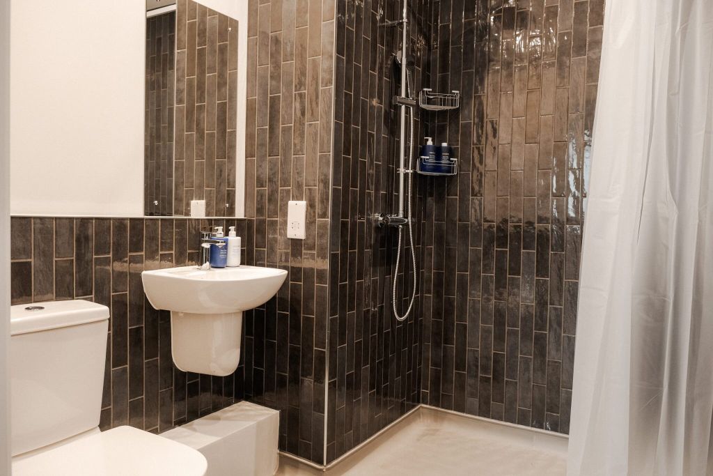 Property photo 3 of 20 Bathroom