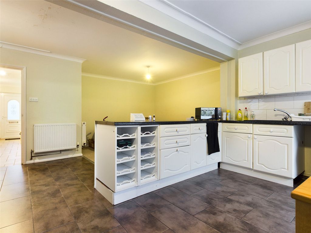 Property photo 3 of 14 Kitchen