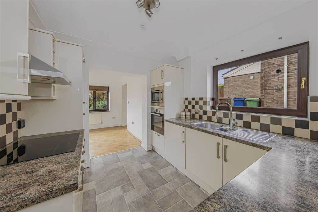 Property photo 3 of 50 Kitchen