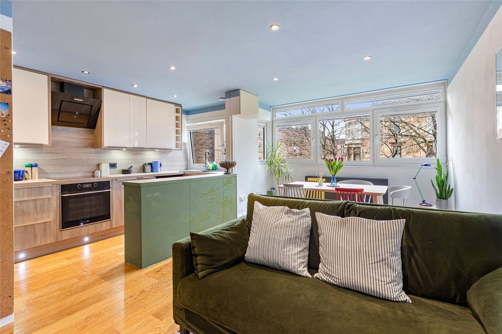 Property photo 2 of 39 Picture No. 12