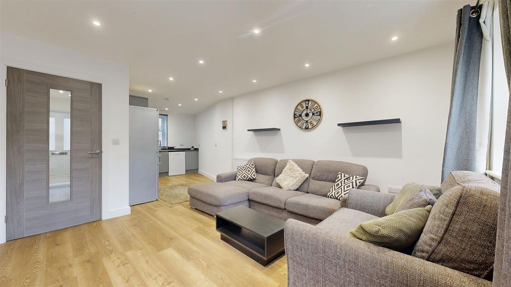 Property photo 3 of 10 01192026_163348.Jpg