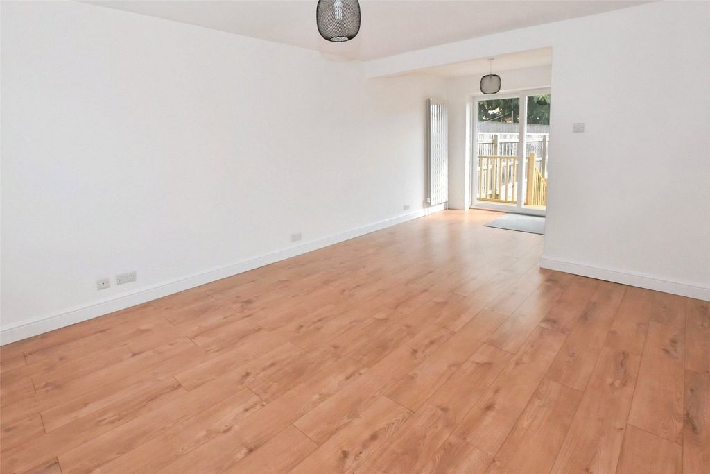 Property photo 3 of 11 Living/Dining