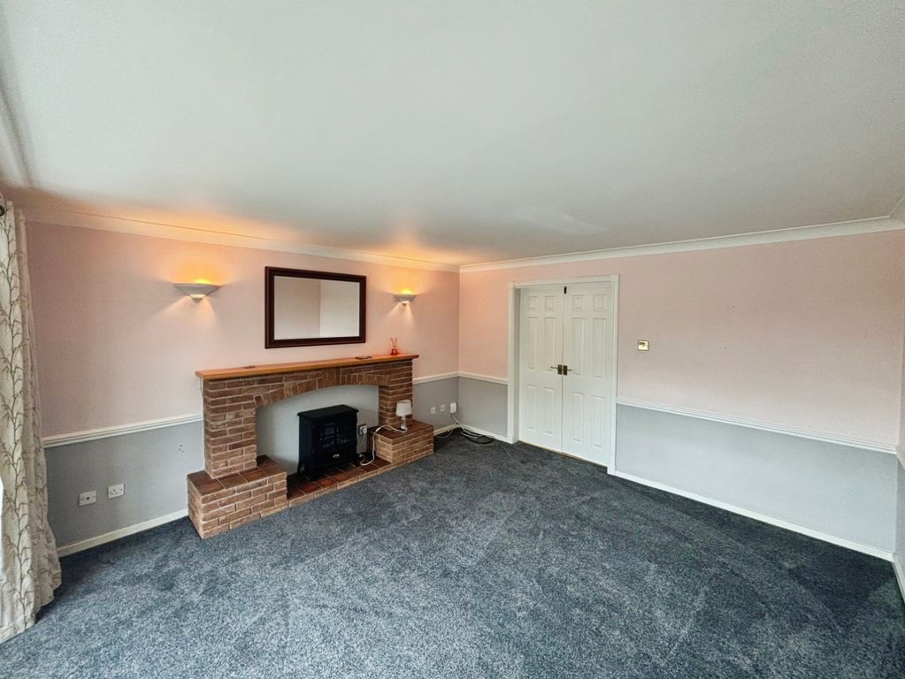Property photo 3 of 16 Pbox-Living_Room-323276.Jpg