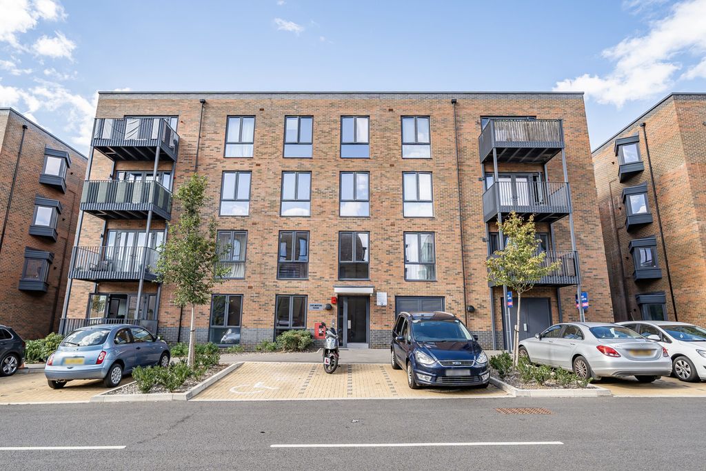 Property photo 1 of 20 1353188-19-68d153...