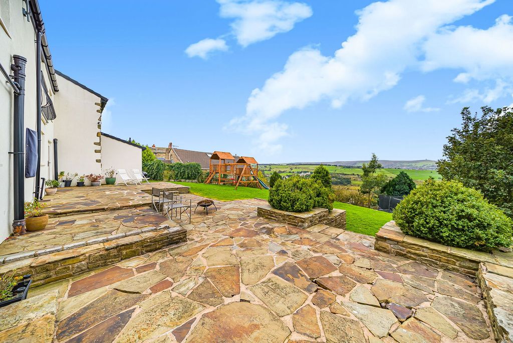 Property photo 2 of 76