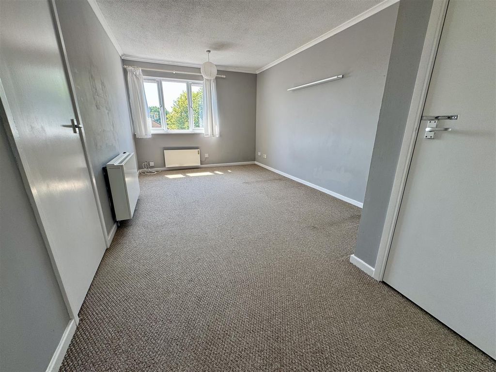 Property photo 3 of 7 Lounge