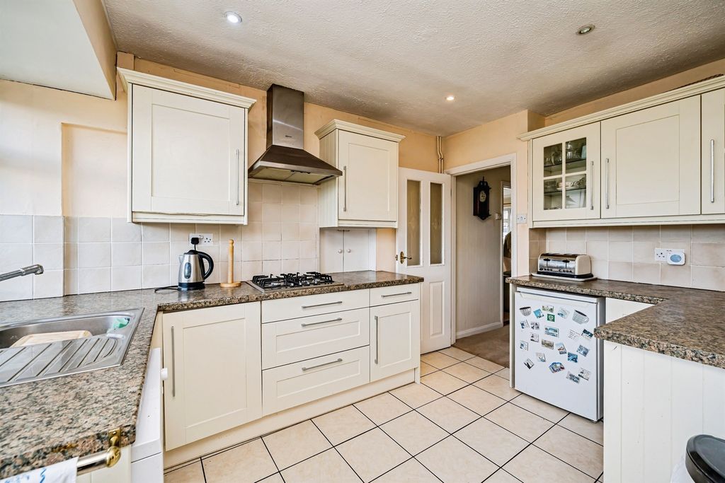 Property photo 2 of 19