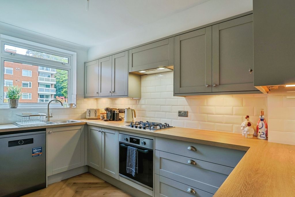 Property photo 3 of 17 Photo