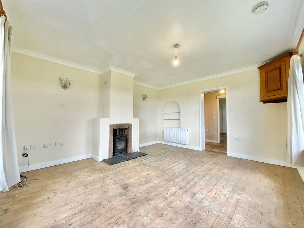 Property photo 2 of 28