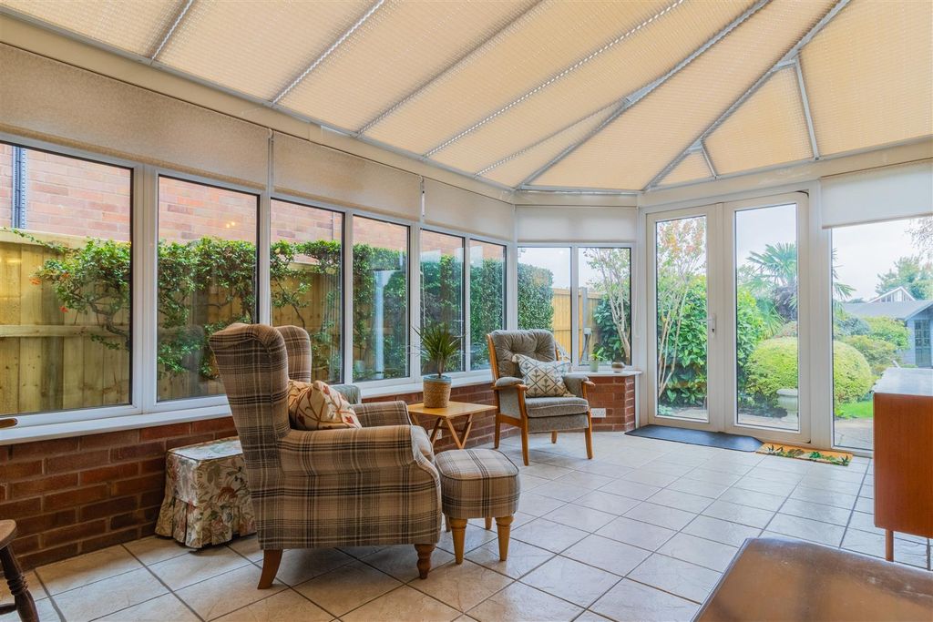 Property photo 2 of 28