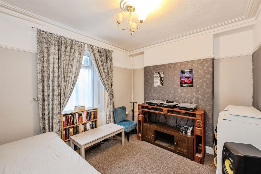 Property photo 3 of 14