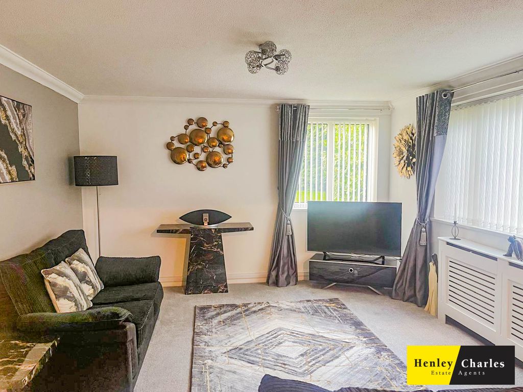 Property photo 2 of 9 Lounge