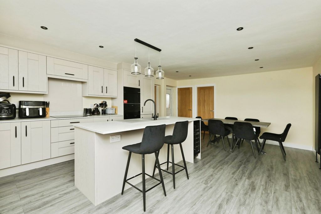 Property photo 2 of 20 Pbox-Img.Jpg