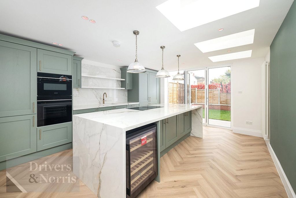 Property photo 2 of 9 Picture No. 12