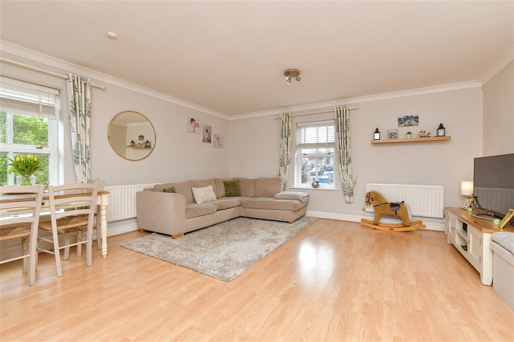 Property photo 2 of 8 Lounge/Diner