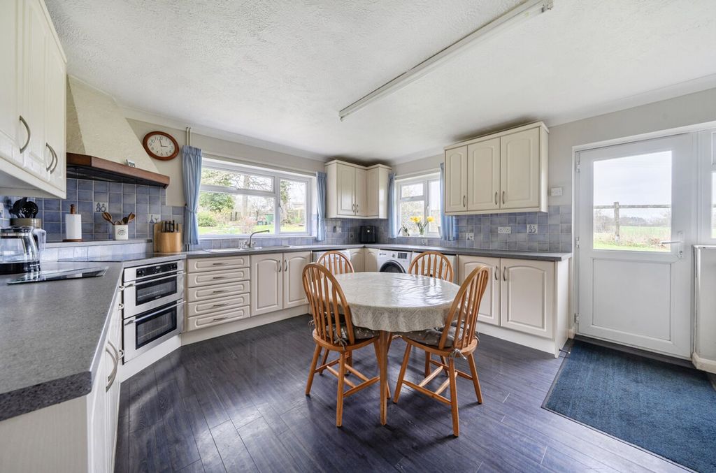 Property photo 3 of 25