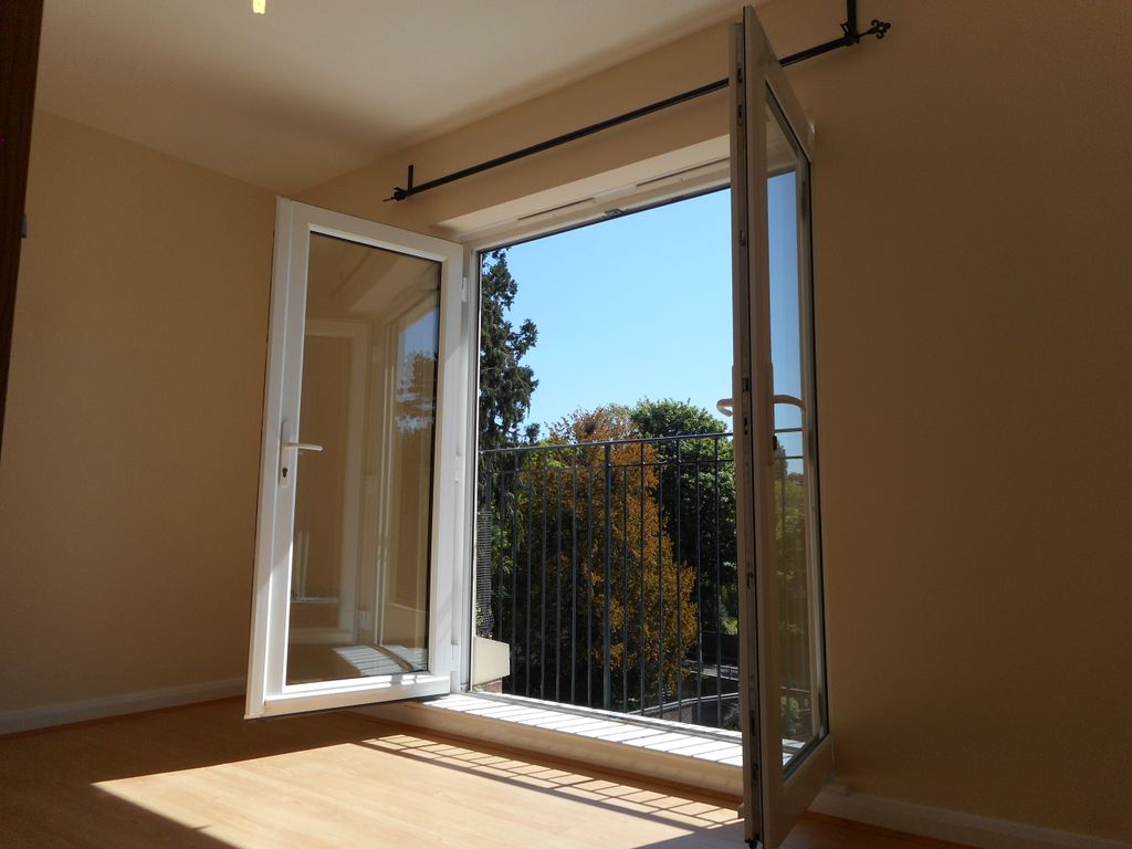 Property photo 3 of 25 Balcony Doors