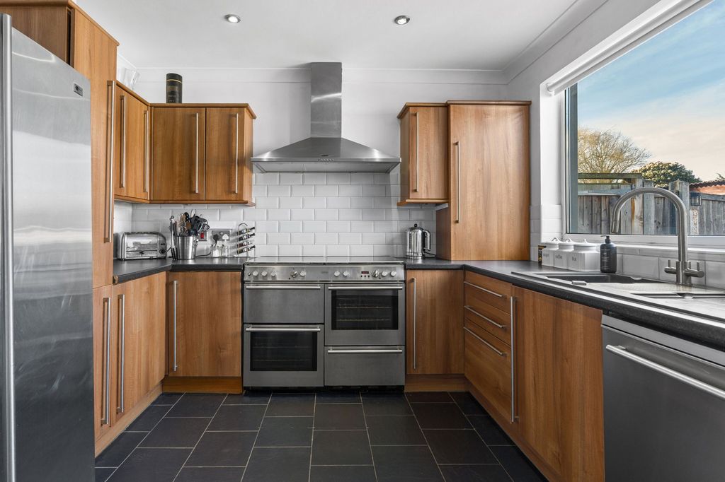 Property photo 2 of 22