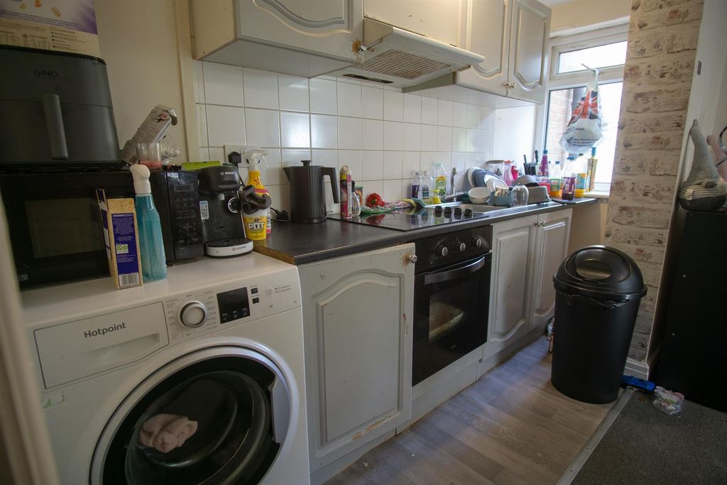 Property photo 3 of 6 Kitchen Area (Open Plan)