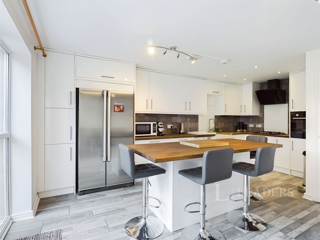 Property photo 3 of 12 Kithen Island