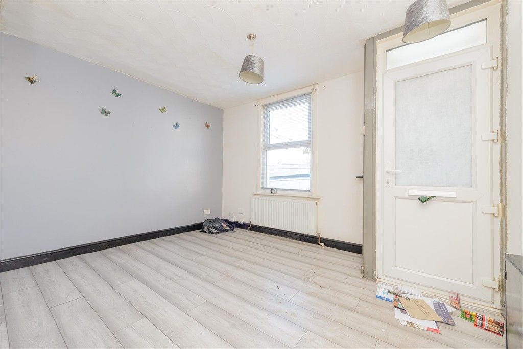 Property photo 3 of 12 Lounge