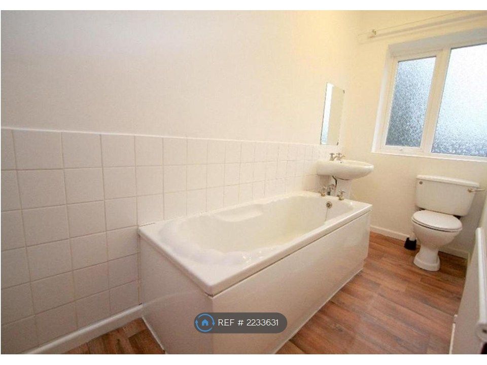 Property photo 2 of 8 Bathroom