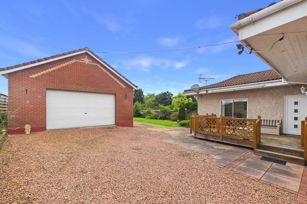 Property photo 2 of 25