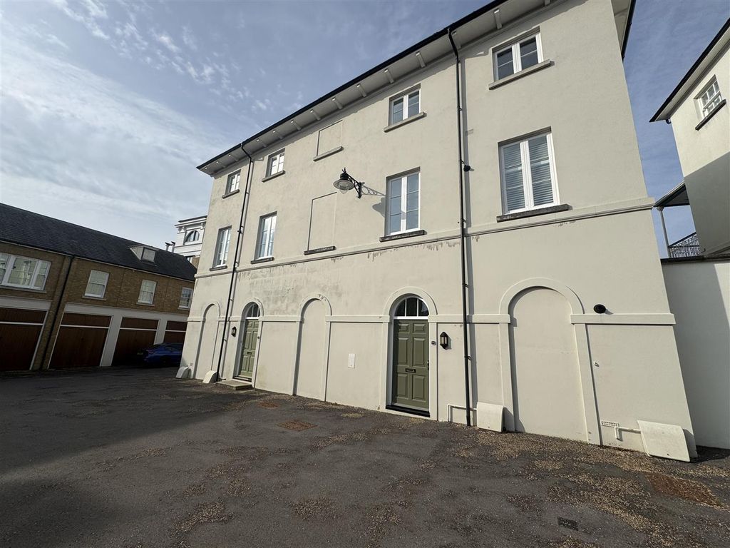 Property photo 1 of 18 External