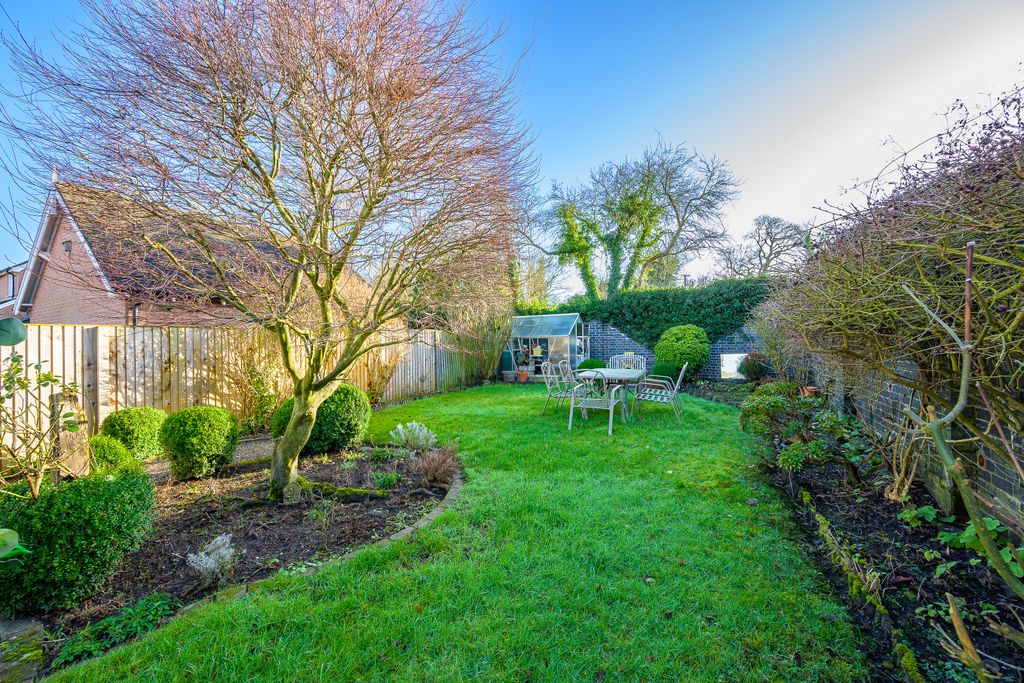 Property photo 2 of 24 Garden