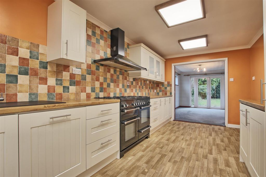 Property photo 3 of 15 Kitchen 3.Jpg