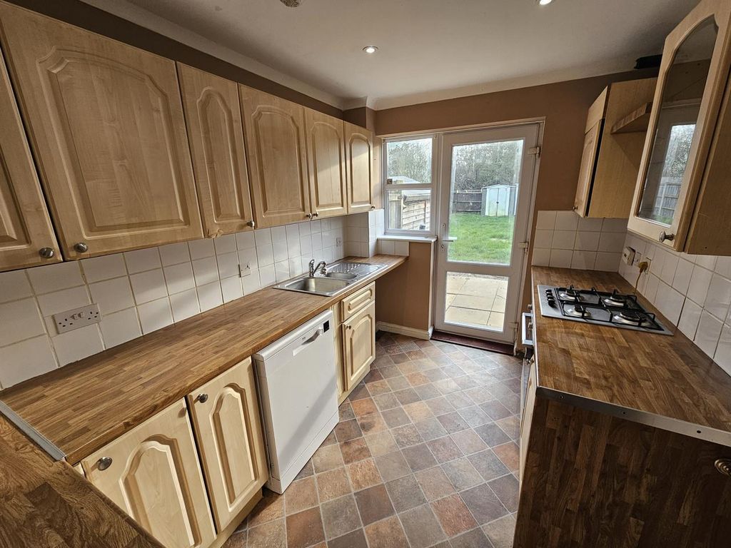 Property photo 3 of 13 Kitchen1.Jpg