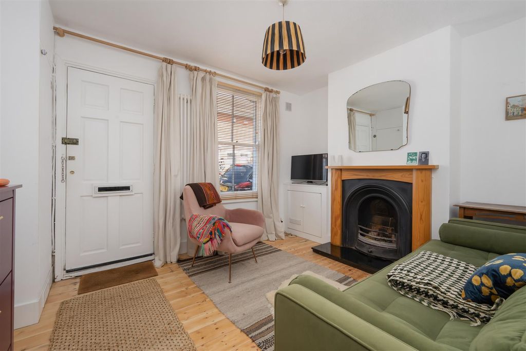 Property photo 2 of 16 Albert Street, Whitstable