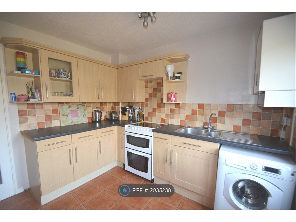 Property photo 2 of 15 Kitchen With Electric Cooker