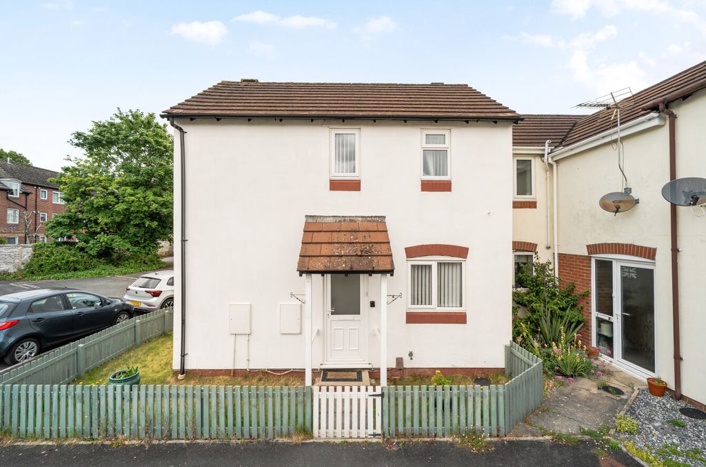 Property photo 1 of 13 1 - 1477042-1-6A29667...