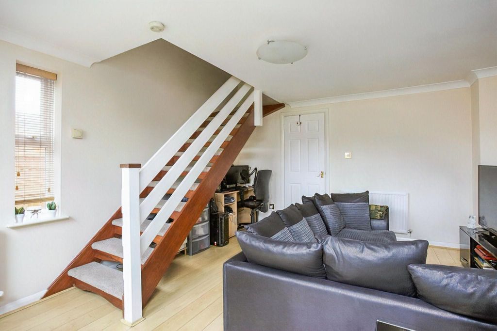 Property photo 3 of 8 3d57E284-49Ac-441F-9