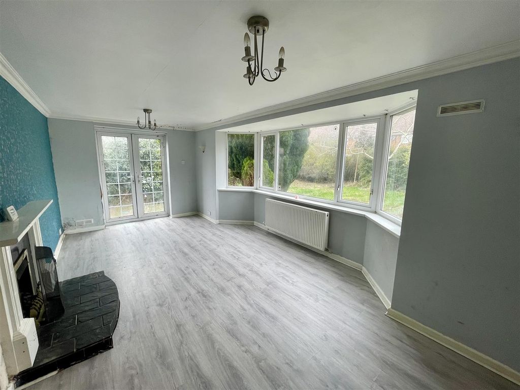 Property photo 2 of 13 Lounge